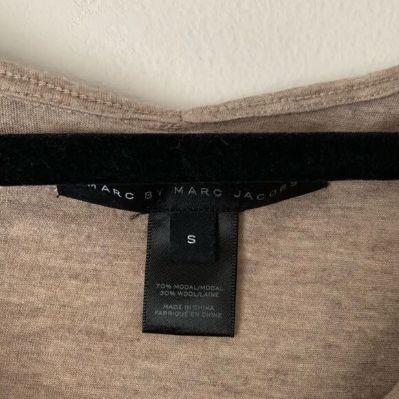 Mark Jacobs wide neck light beige blouse, deep neck, collar front/back, Small - Picture 8 of 9